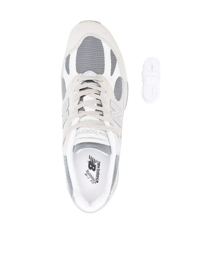 991V2 Lace-Up Sneakers