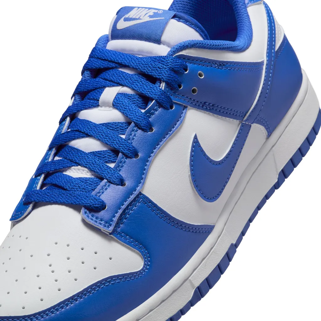 Dunk Low-Top Swoosh Sneakers