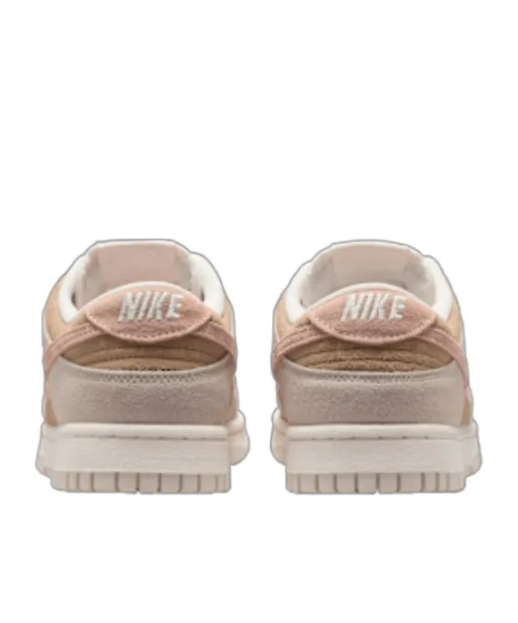 Dunk Low Sneakers