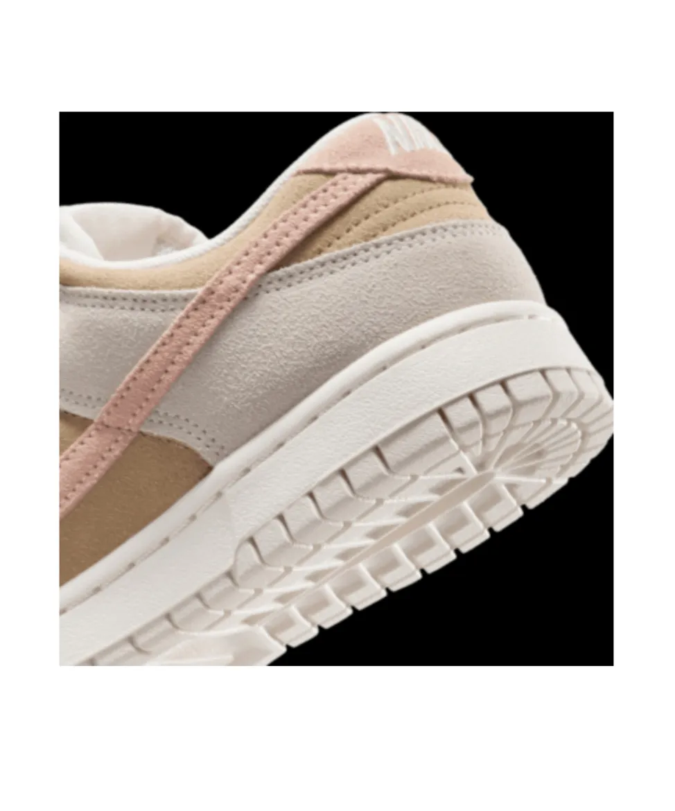 Dunk Low Sneakers