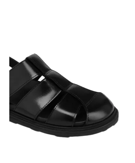 Round Toe Strap Detailed Sandals