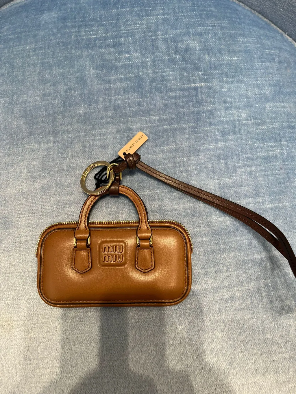 Aventure Charm