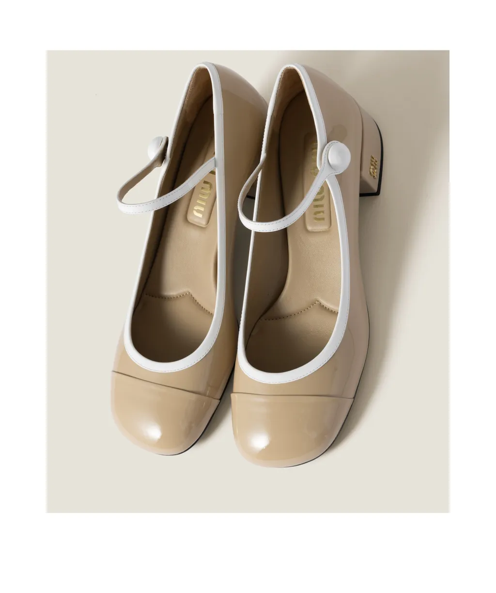 Logo-Lettering Pumps