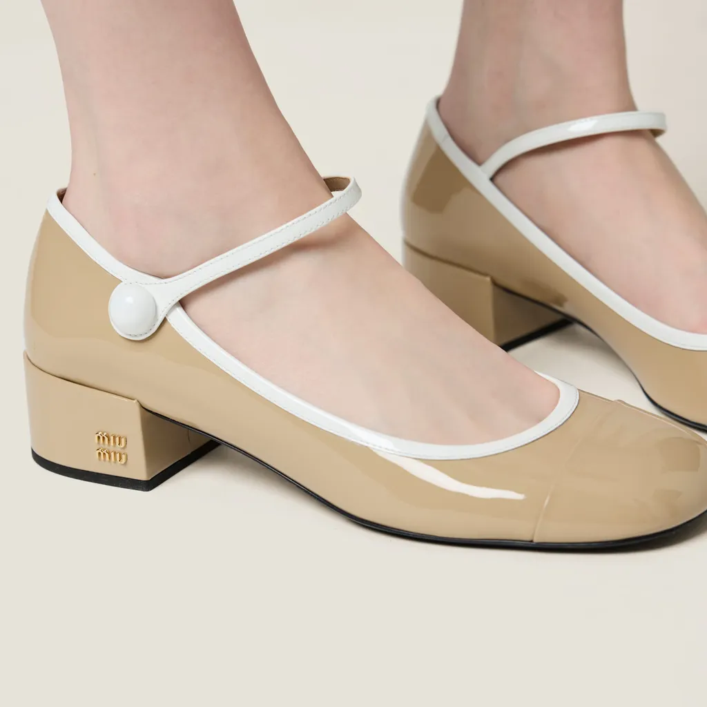 Logo-Lettering Pumps