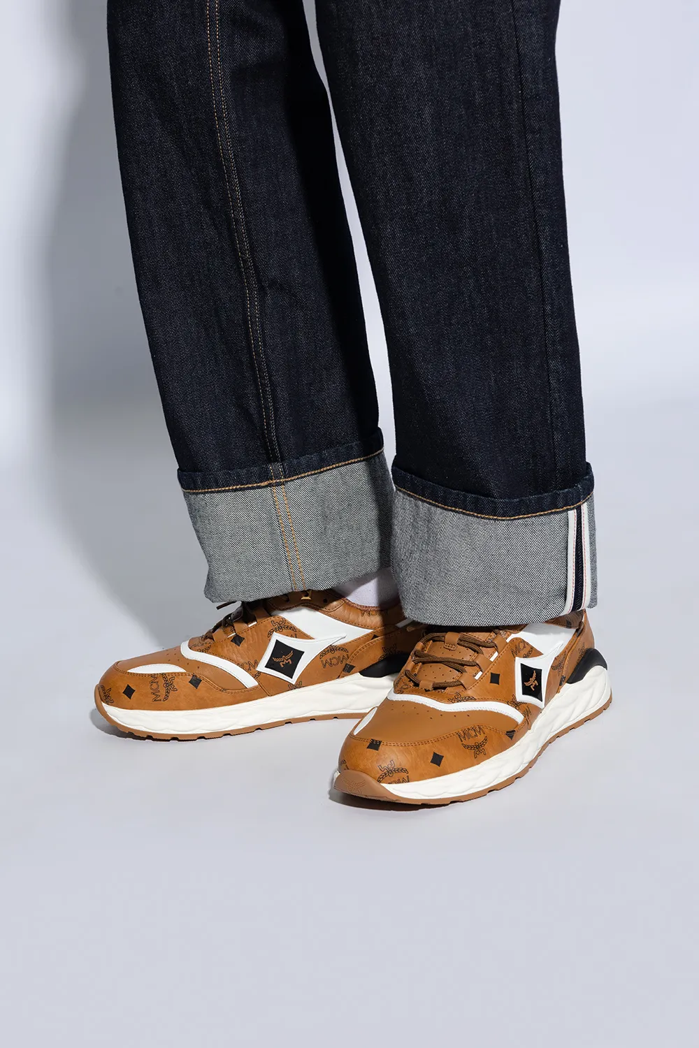 Skywander Sneakers