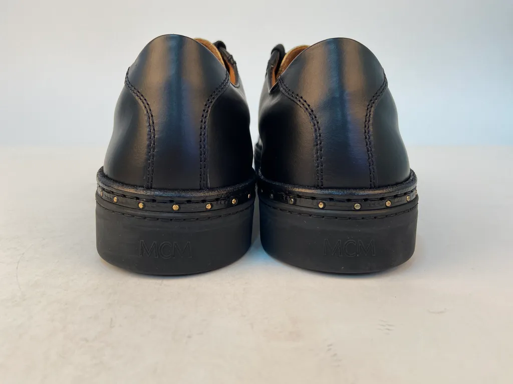 Logo Details Casual Sneakers