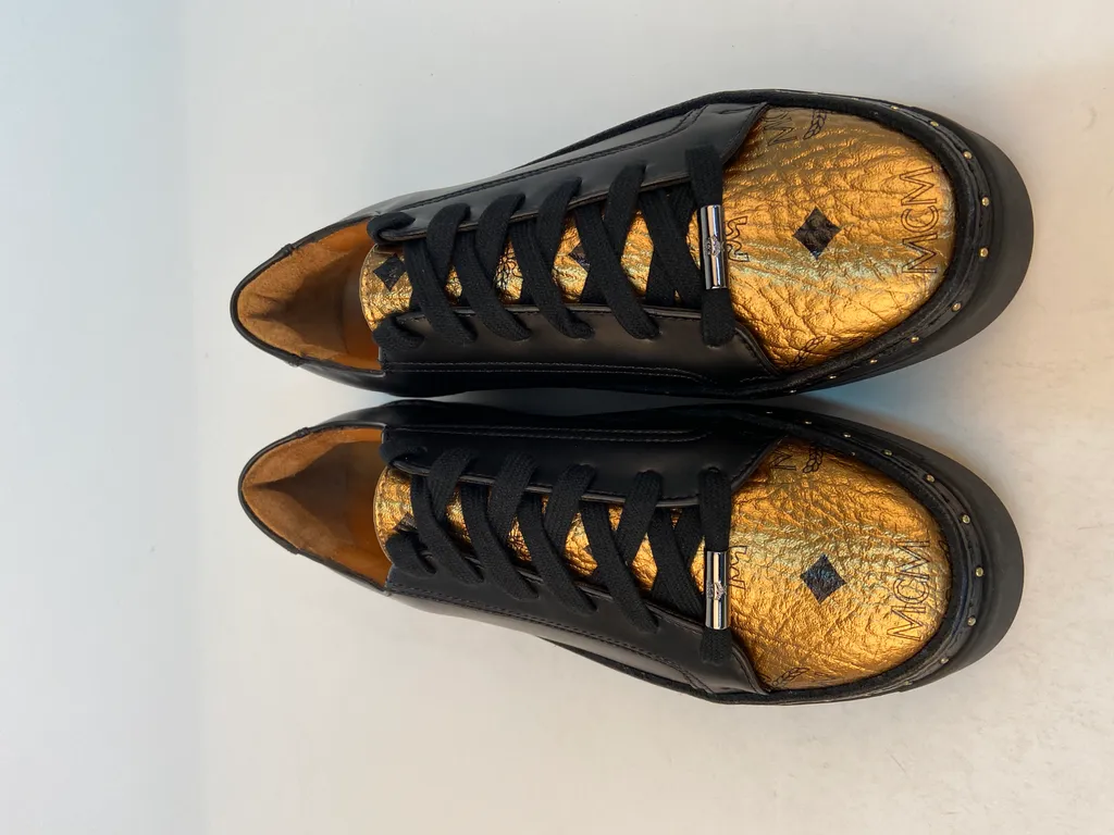 Logo Details Casual Sneakers