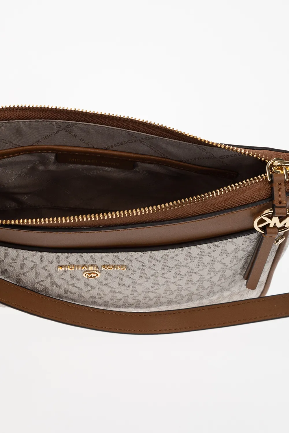 Jet Set Medium Logo Shoulder Bag