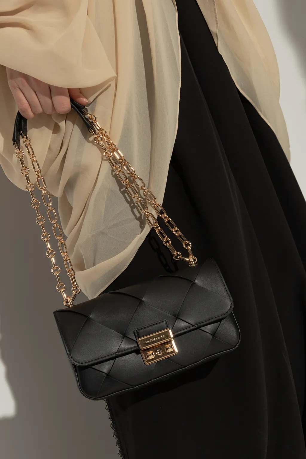 Chain-Link Shoulder Bag