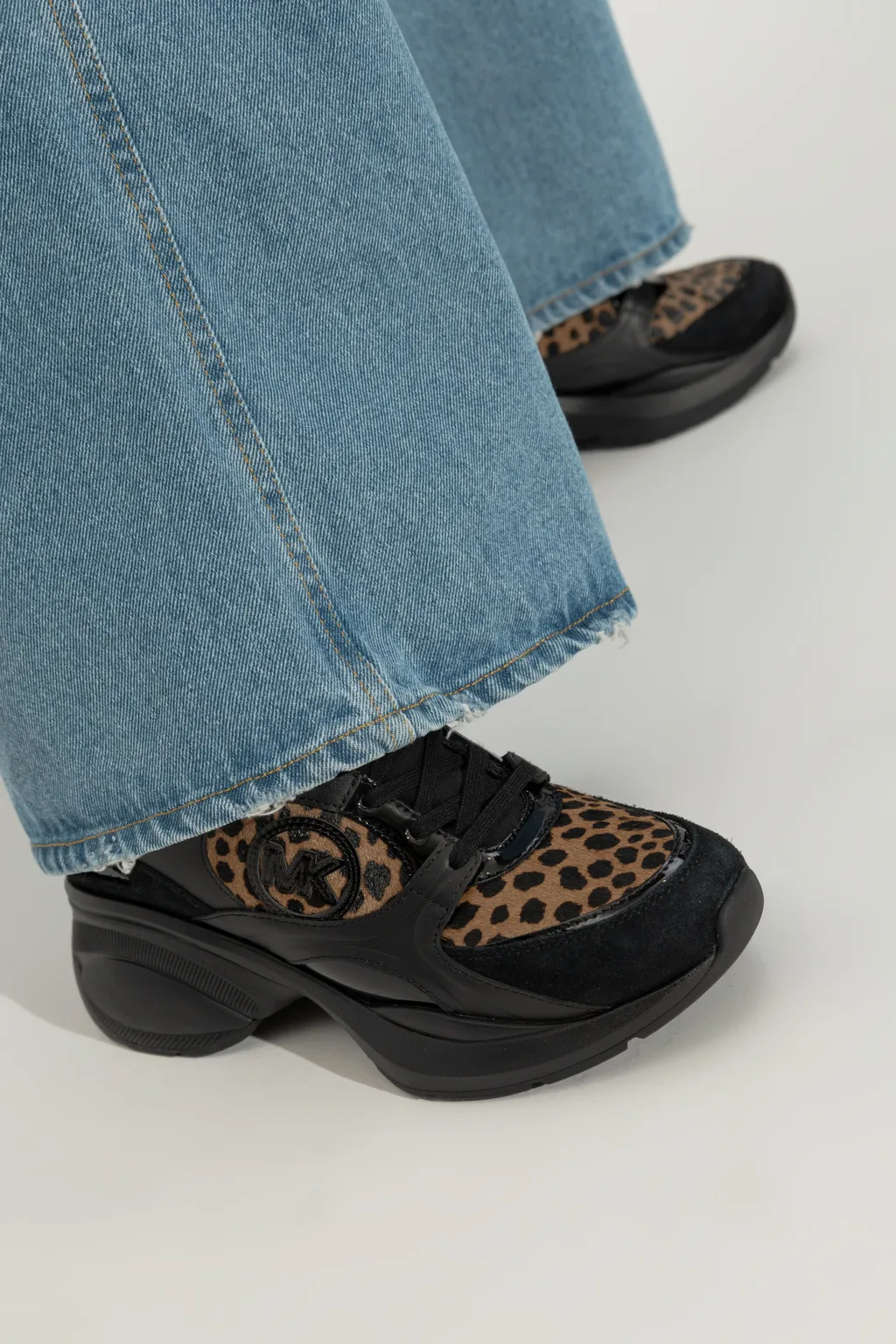 Zuma Sneakers