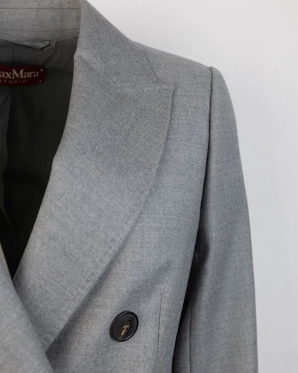 Studio Double-Breasted Long-Sleeved Jacket