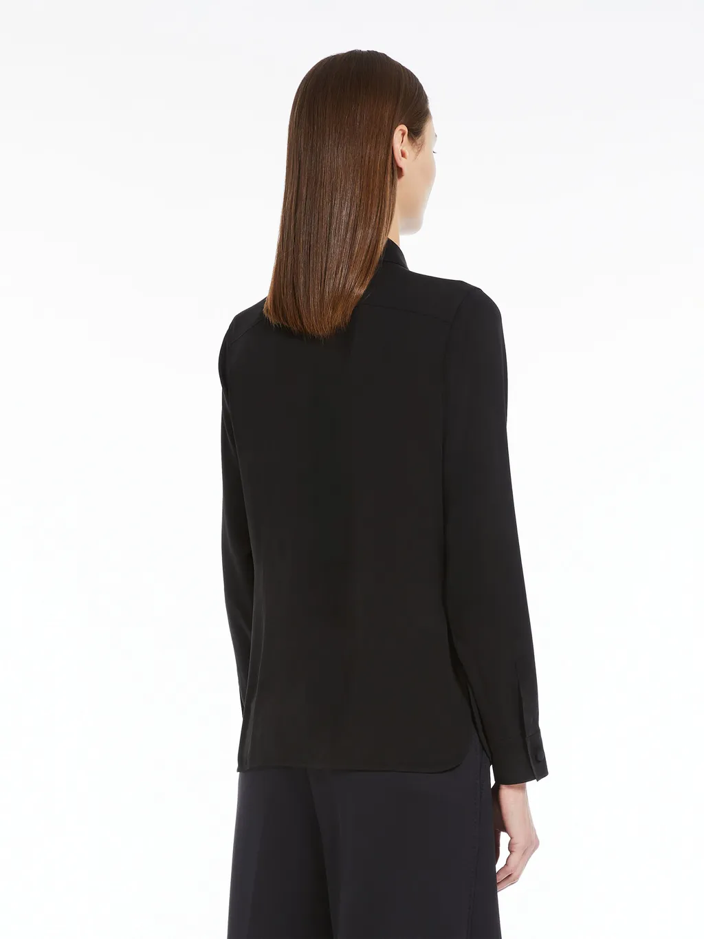Point-Neck Long-Sleeved Shirt