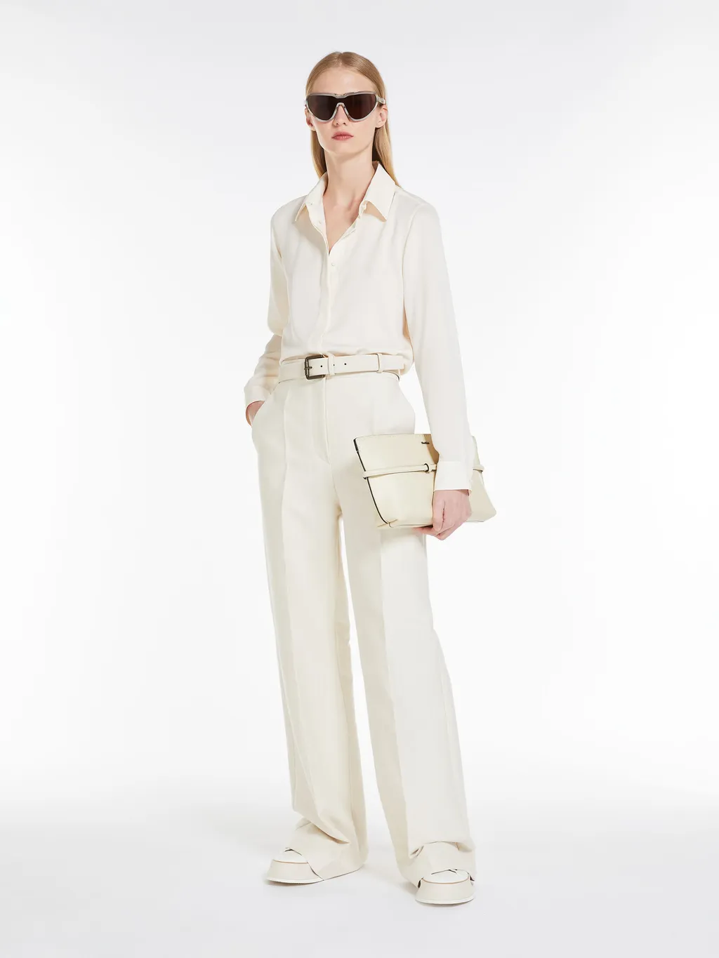 Point-Neck Long-Sleeved Shirt