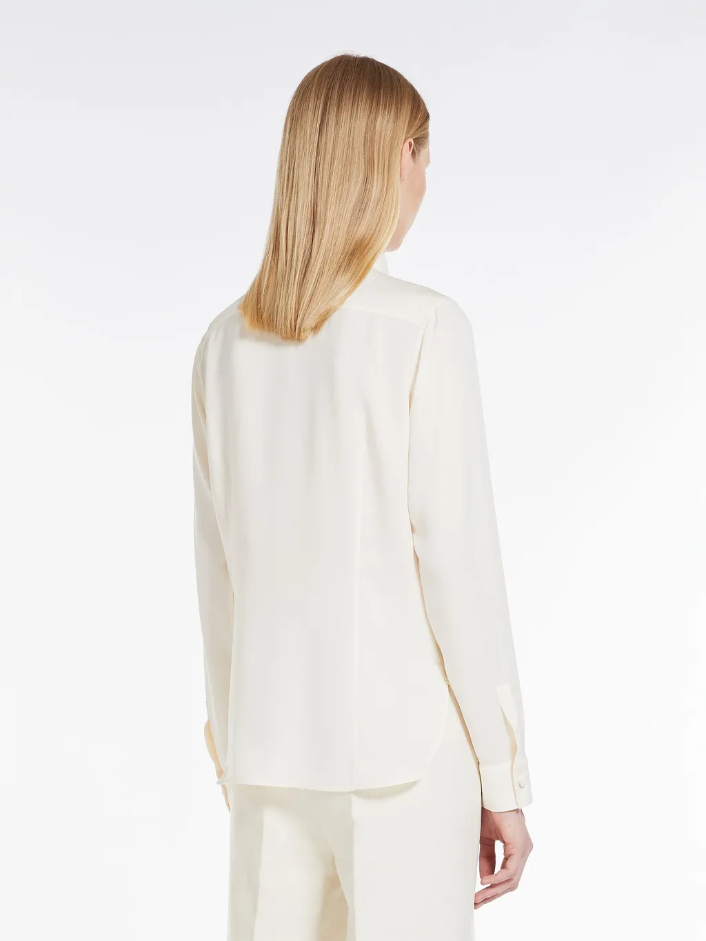Point-Neck Long-Sleeved Shirt