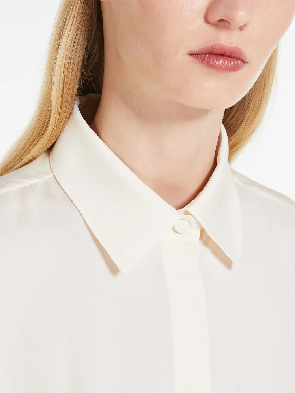 Point-Neck Long-Sleeved Shirt