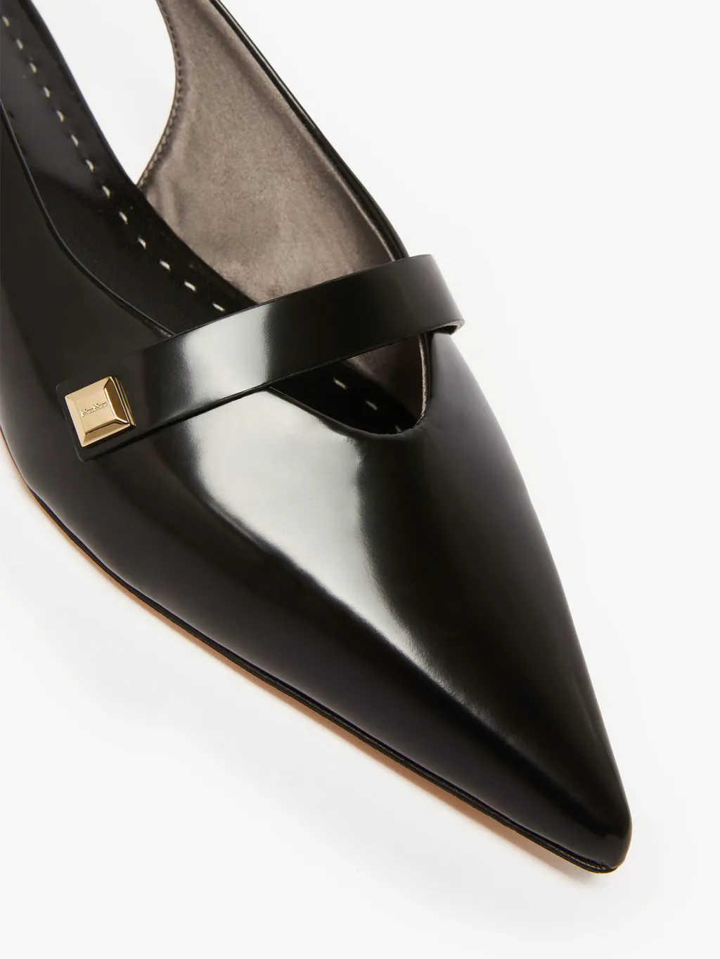 Logo Details Flat Shoes