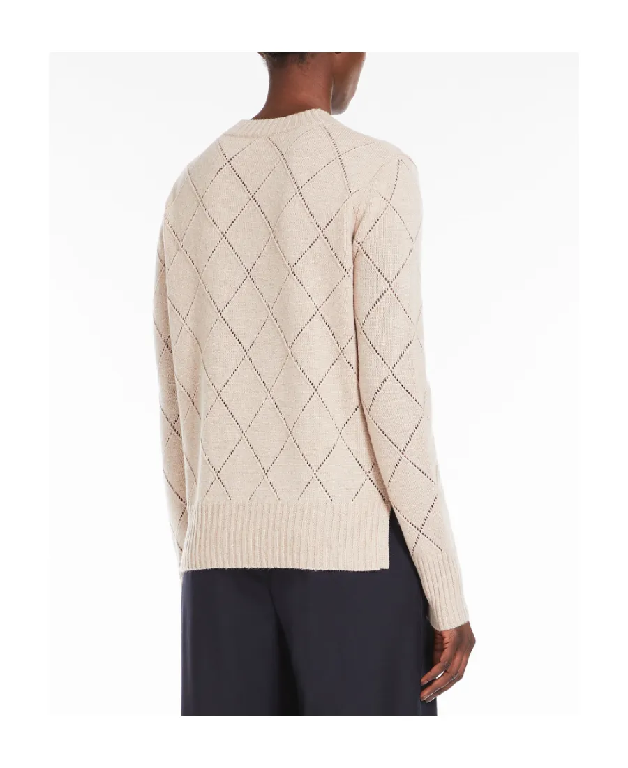 Round-Neck Long-Sleeved Sweater