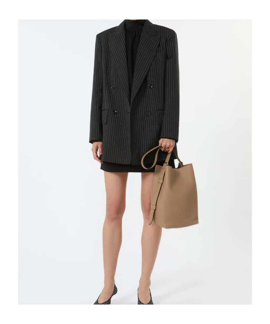 Medium Archetipo Leather Bag