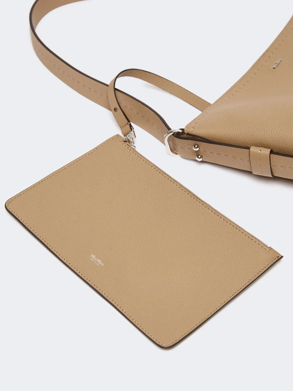 Medium Archetipo Leather Bag