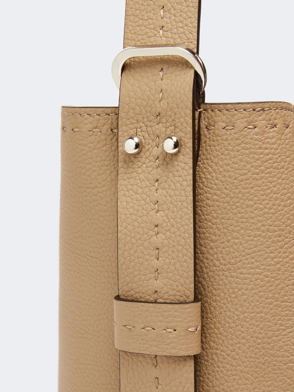 Medium Archetipo Leather Bag