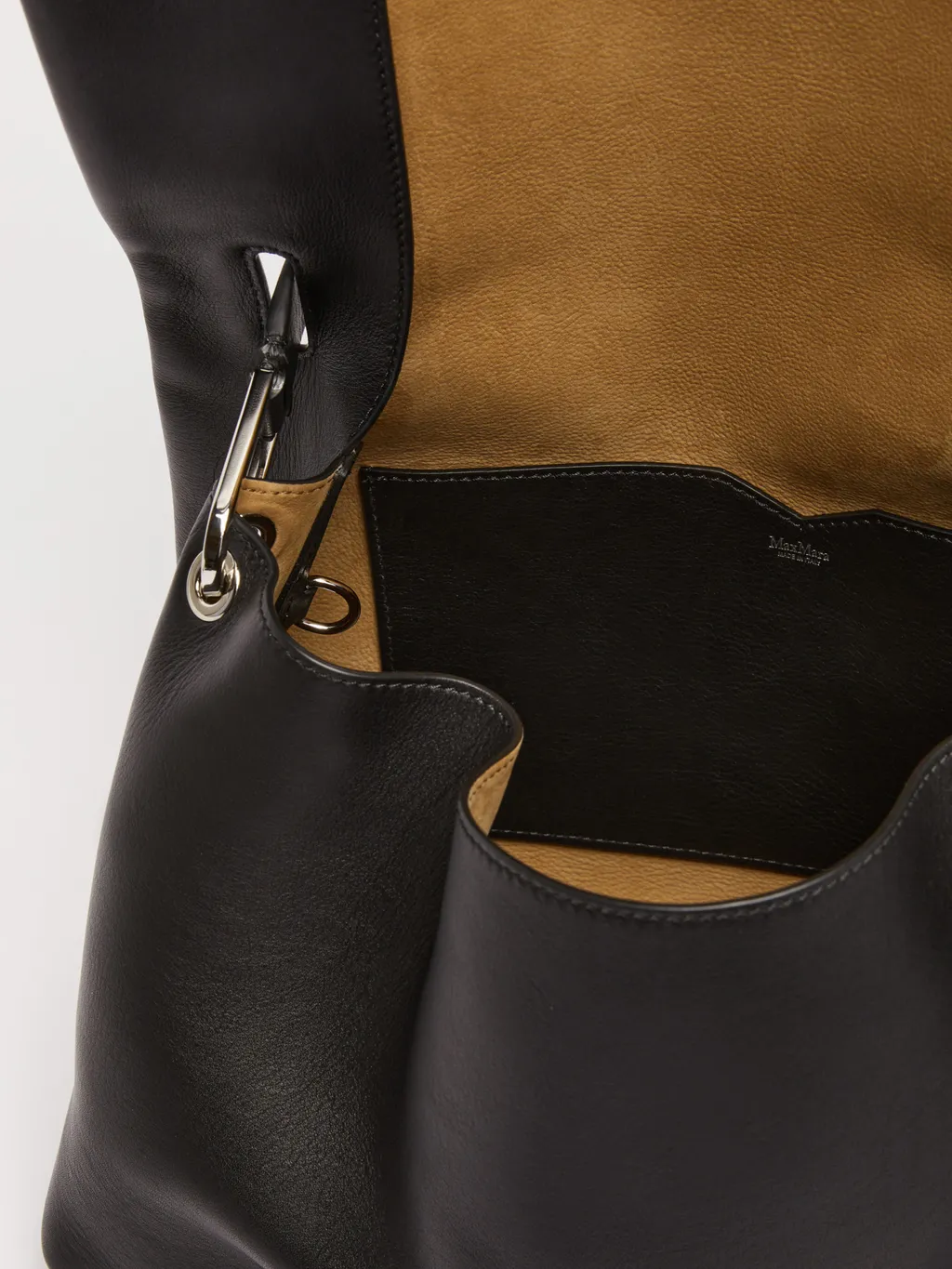 Archetipo Leather Handbag