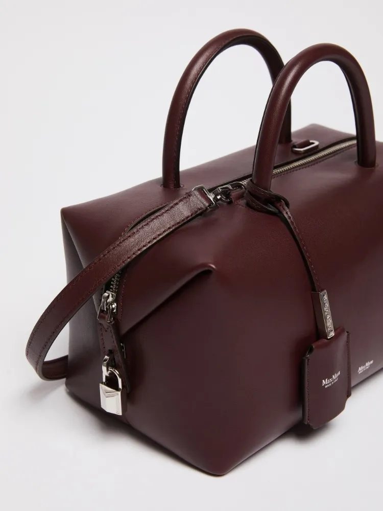 Holdallm Logo Stamp Zip-Up Tote Bag