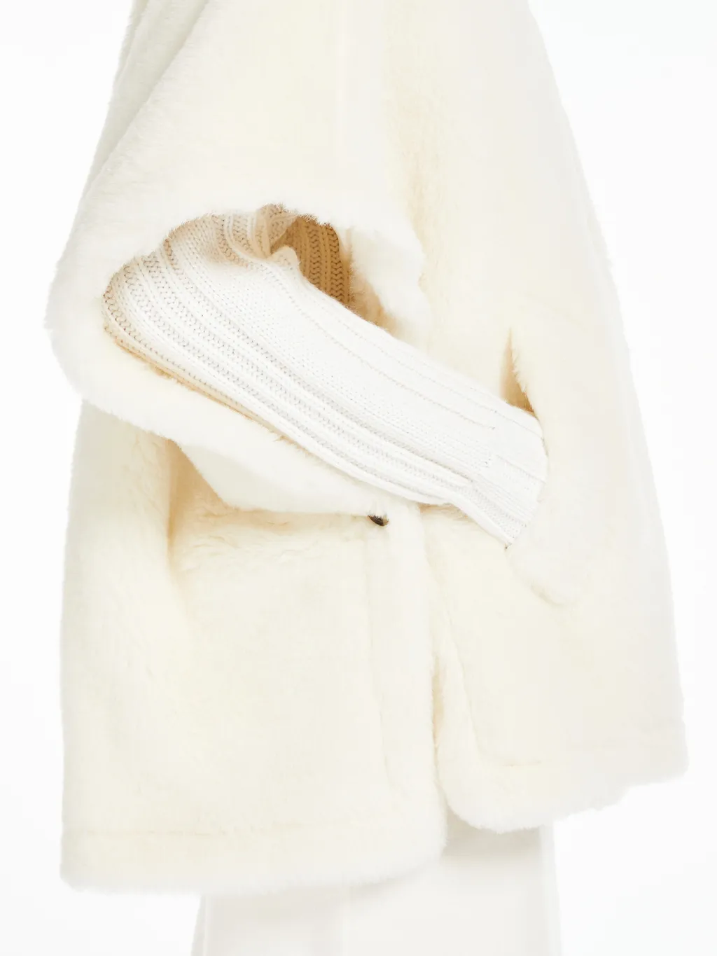Cape In Alpaca And Wool Teddy Fabric