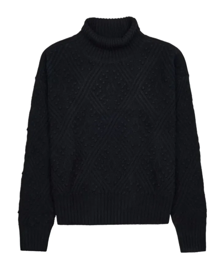 High-Necked Long-Sleeved Sweater