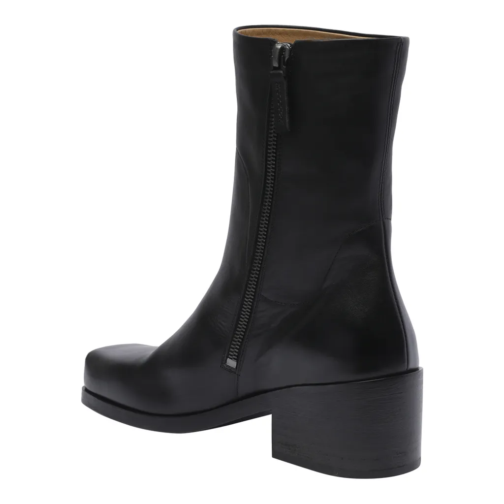 Block-Heeled Zipped Boots