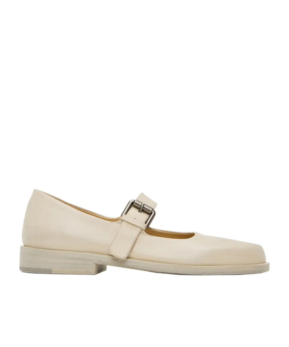 Side Pin Buckle Love Shoes