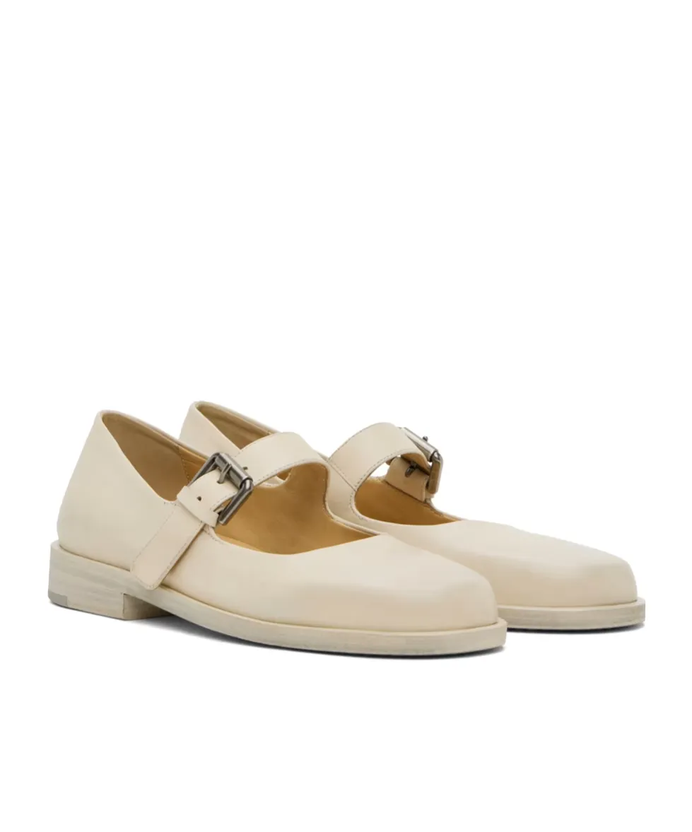 Side Pin Buckle Love Shoes