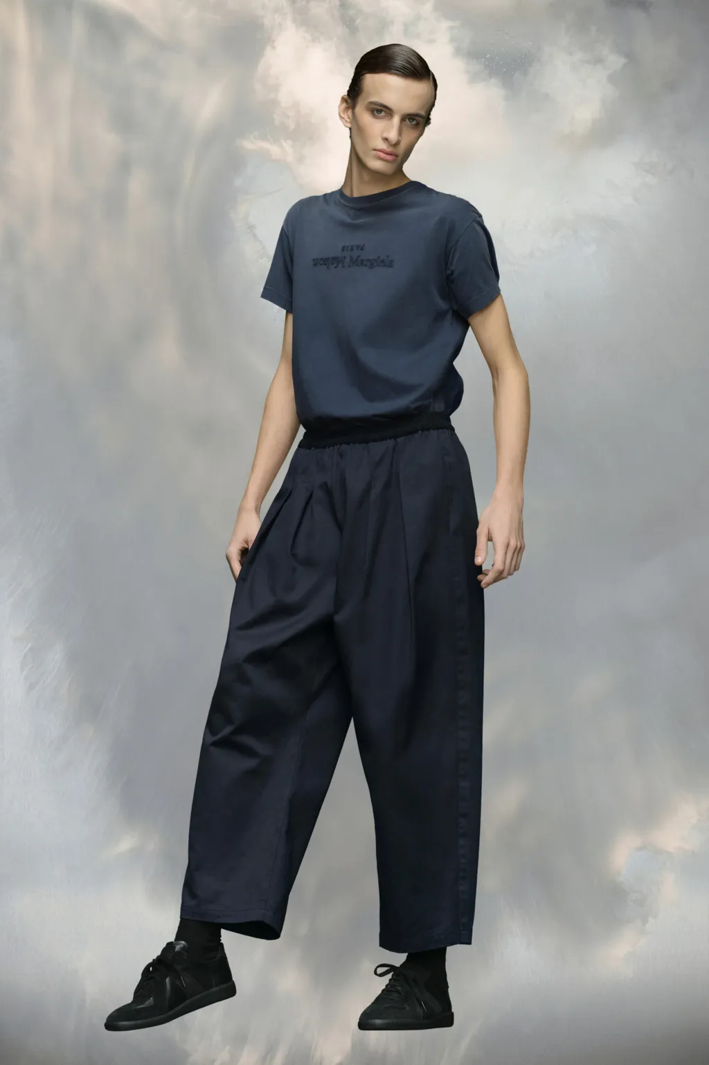 Pleated Loose-Fit Cropped Pants