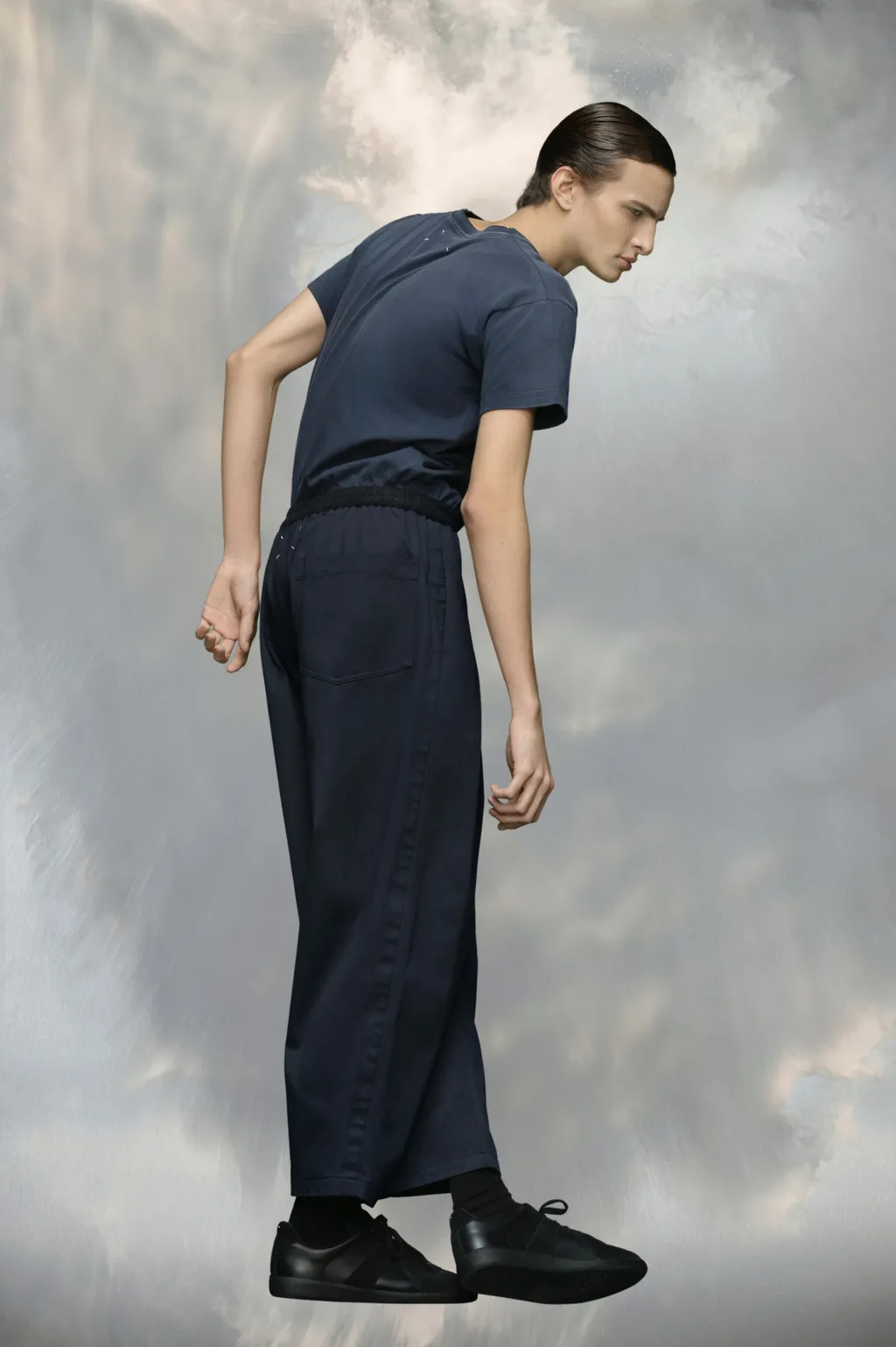 Pleated Loose-Fit Cropped Pants