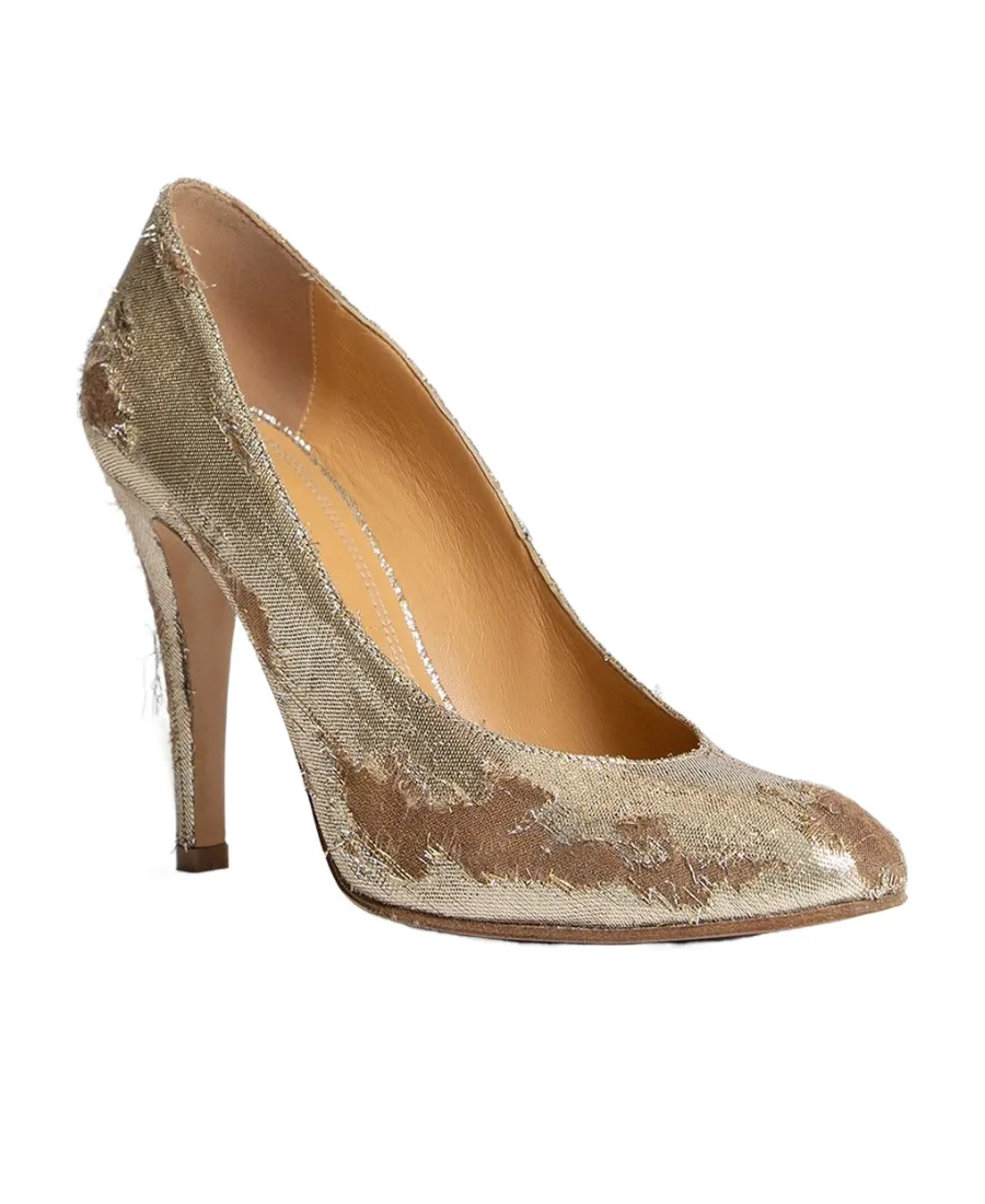 Distressed Detailed Pumps