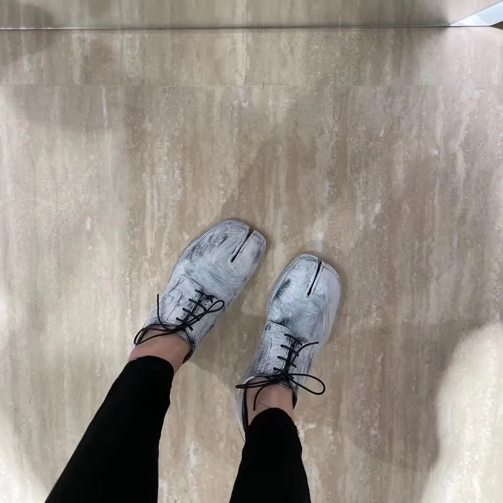 Tabi Bianchetto Brogues