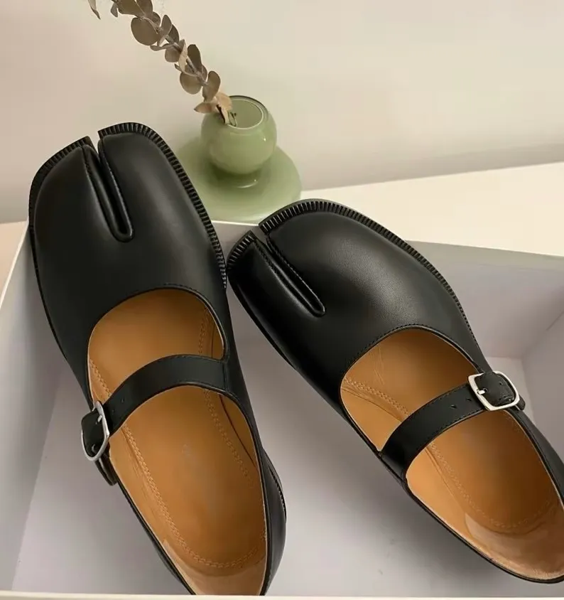 Tabi Toe Flat Shoes