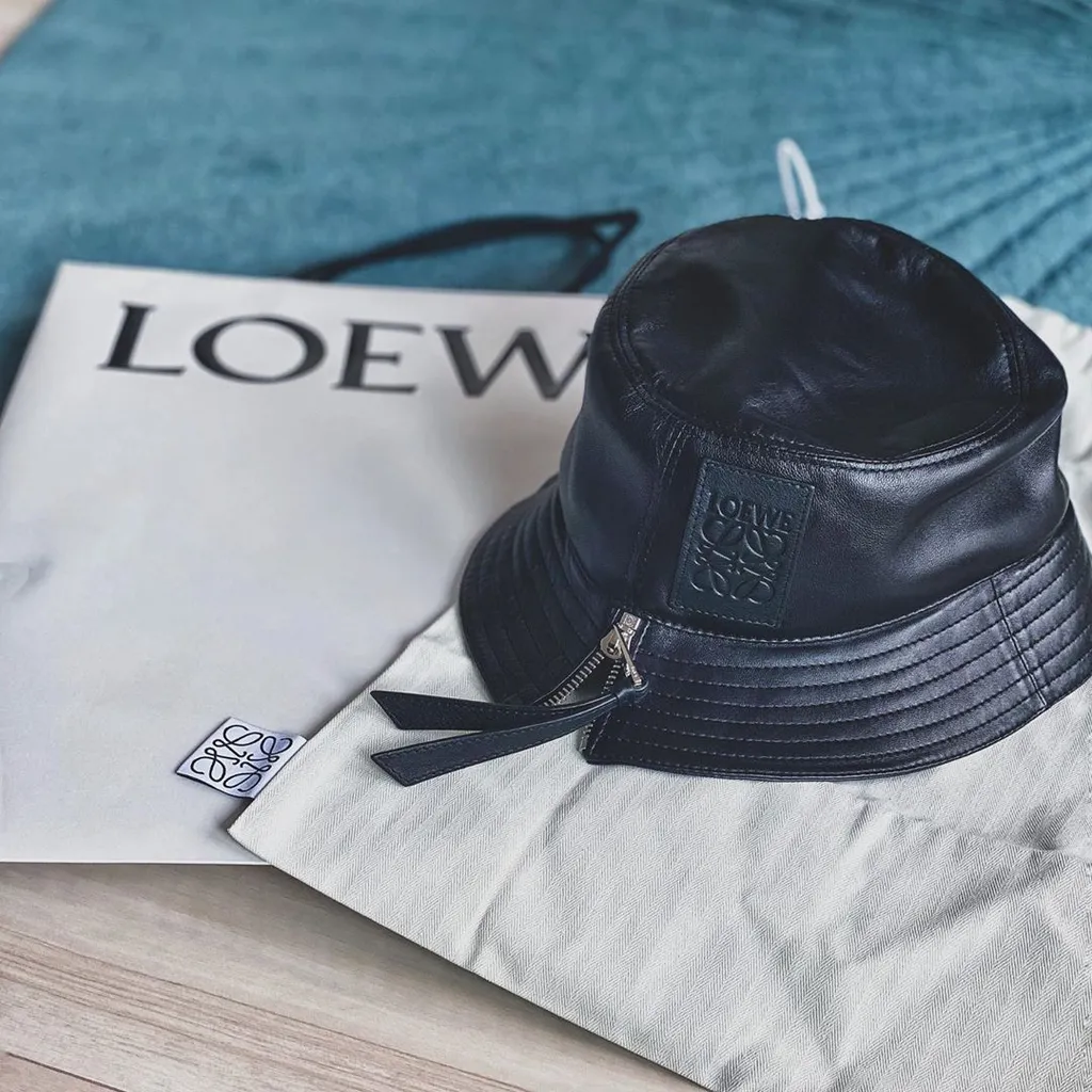Logo Patch Zip Detailed Fisherman Bucket Hat