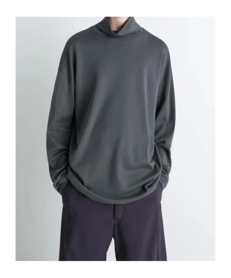 High-Neck Long-Sleeved T-Shirt