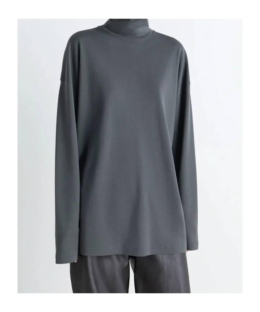 High-Neck Long-Sleeved T-Shirt
