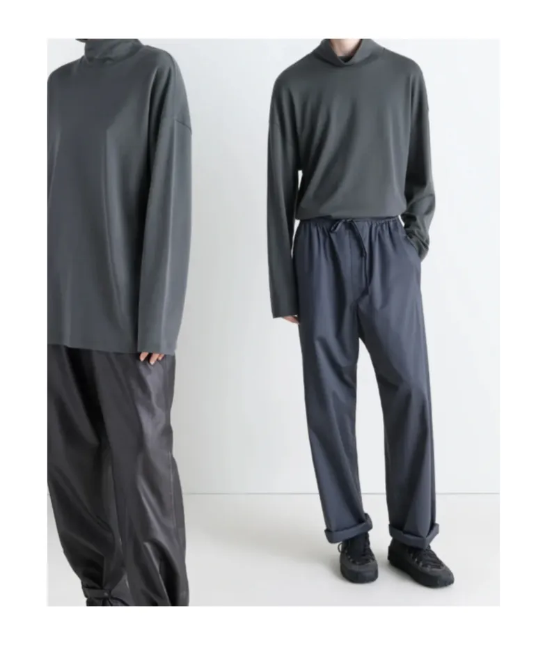 High-Neck Long-Sleeved T-Shirt