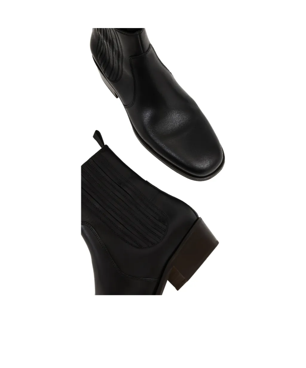 Chelsea Round Toe Boots