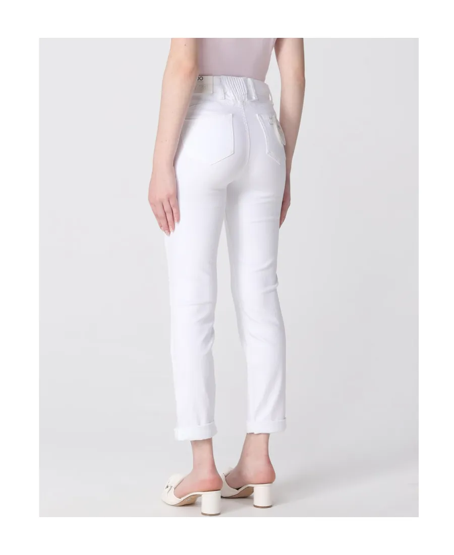 Mid-Rise Cropped Jeans