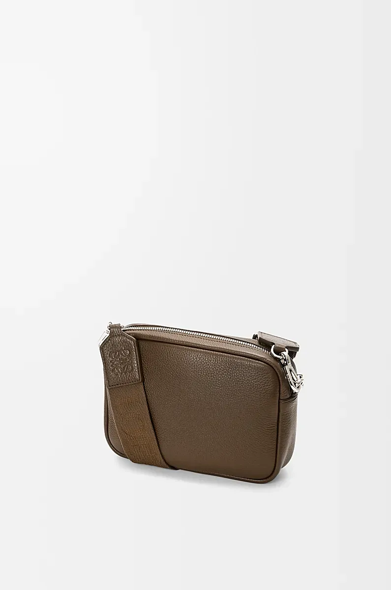 Small Pebble Messenger Bag In Supple Grained Calfskin