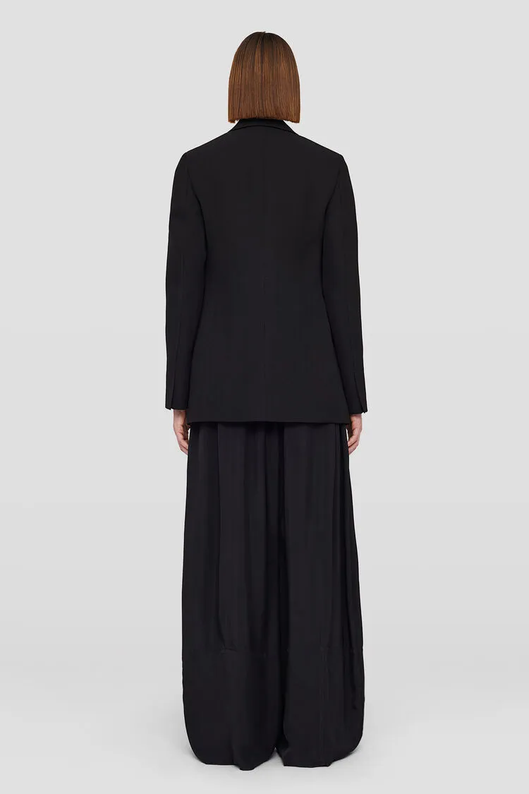Long-Sleeved Buttoned Shirt
