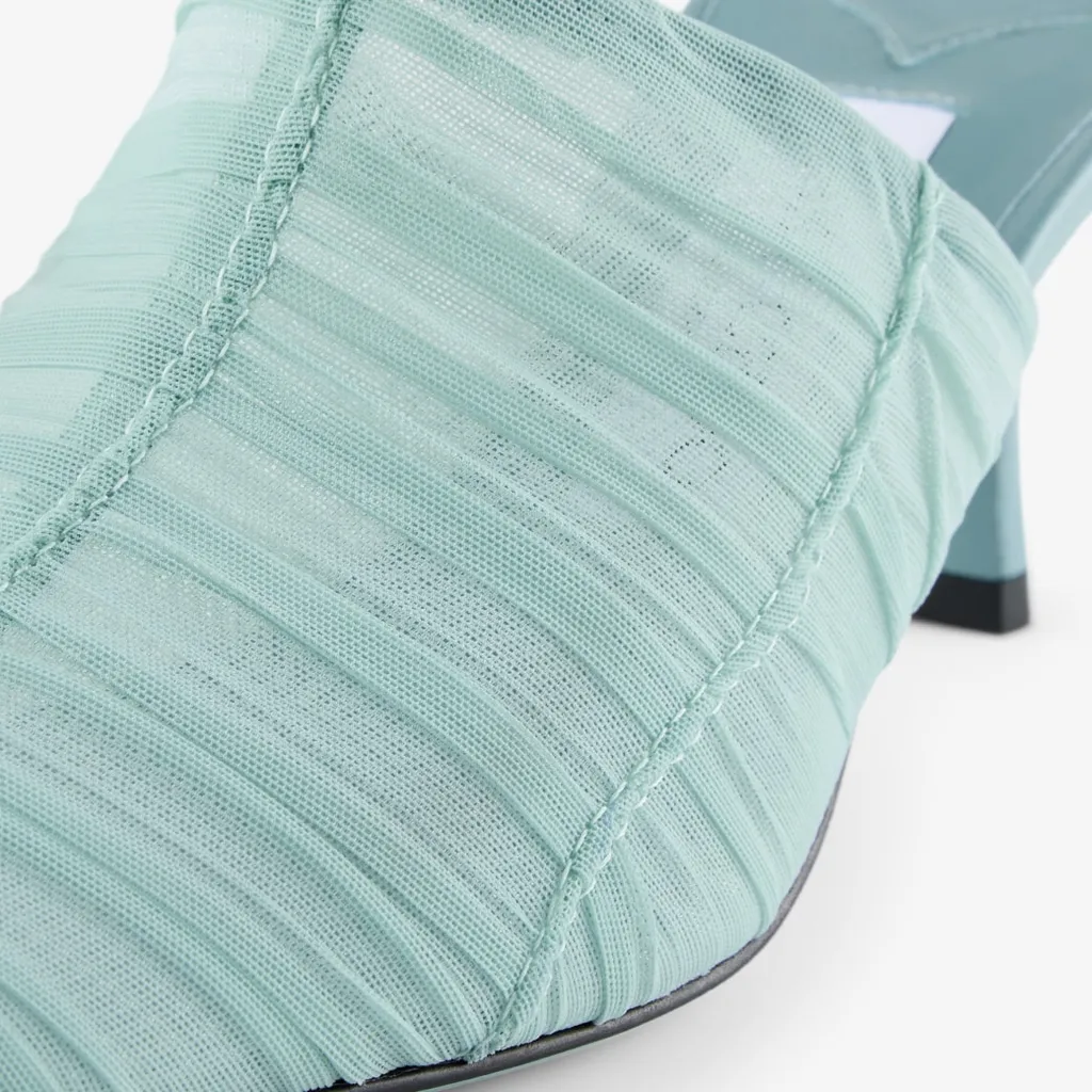 Lotta 65 Pumps