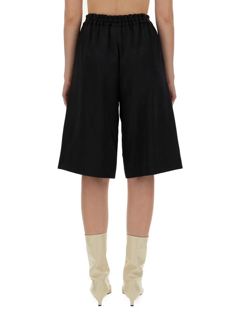 Drawstring-Fastening Knee-Length Shorts