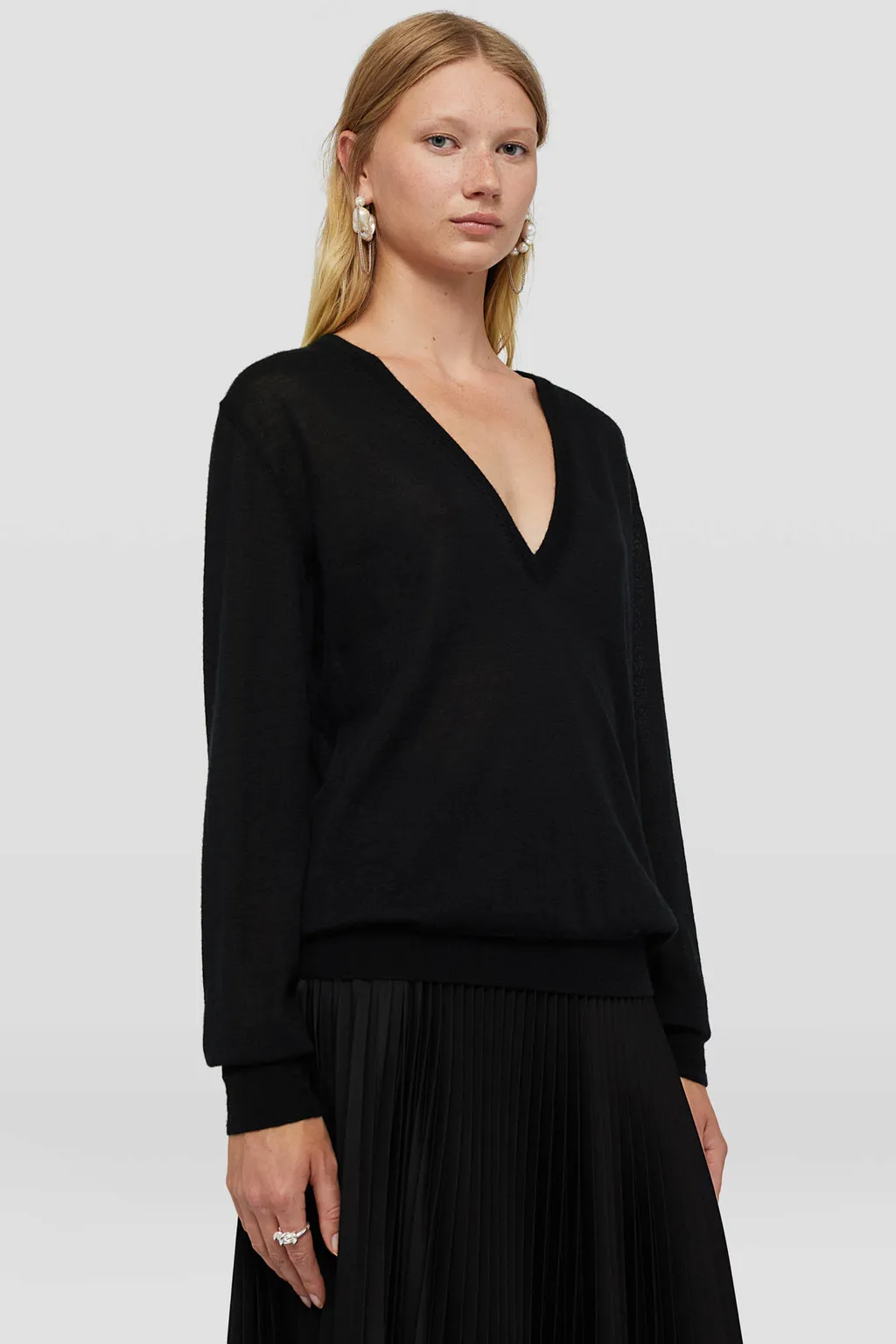 Long Sleeved V-Neck Knitted Top