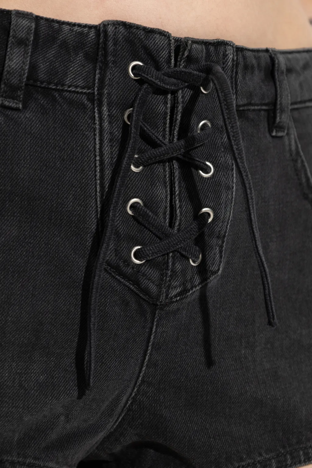 Delma Shorts
