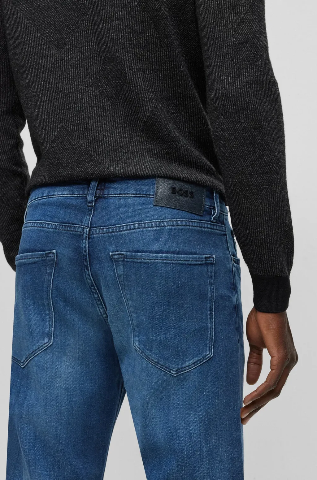 Logo-Patch Straight-Leg Jeans