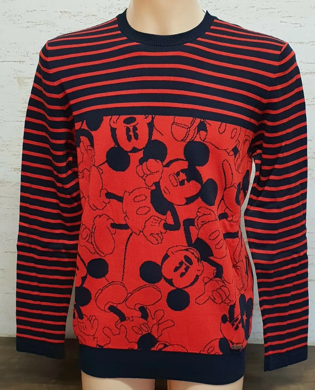 Long-Sleeved Pullover